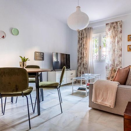 Piso Con Patio Privado Y Parking Nervion Sevilla Bagian luar foto