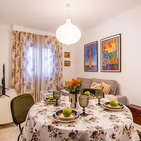 Piso Con Patio Privado Y Parking Nervion Sevilla Bagian luar foto