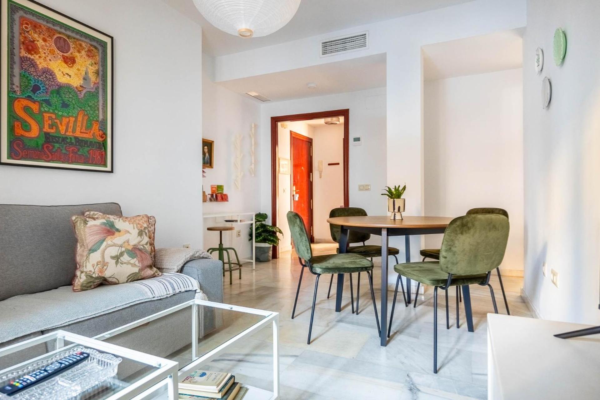 Piso Con Patio Privado Y Parking Nervion Sevilla Bagian luar foto