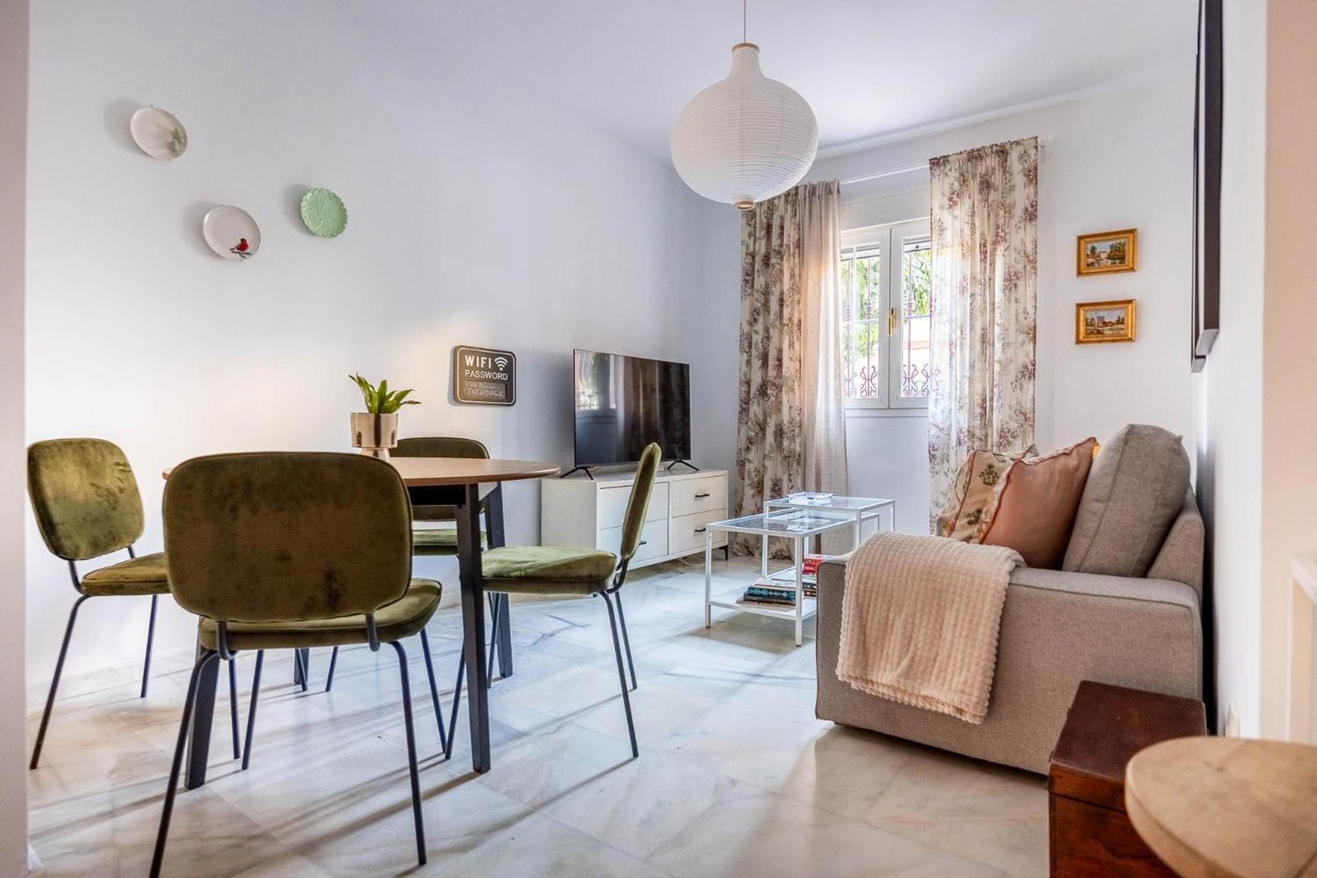 Piso Con Patio Privado Y Parking Nervion Sevilla Bagian luar foto