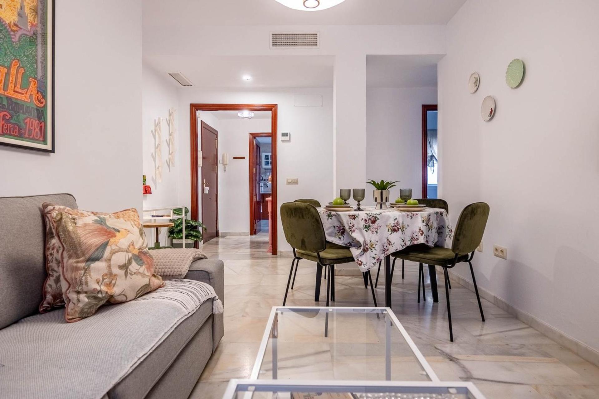 Piso Con Patio Privado Y Parking Nervion Sevilla Bagian luar foto