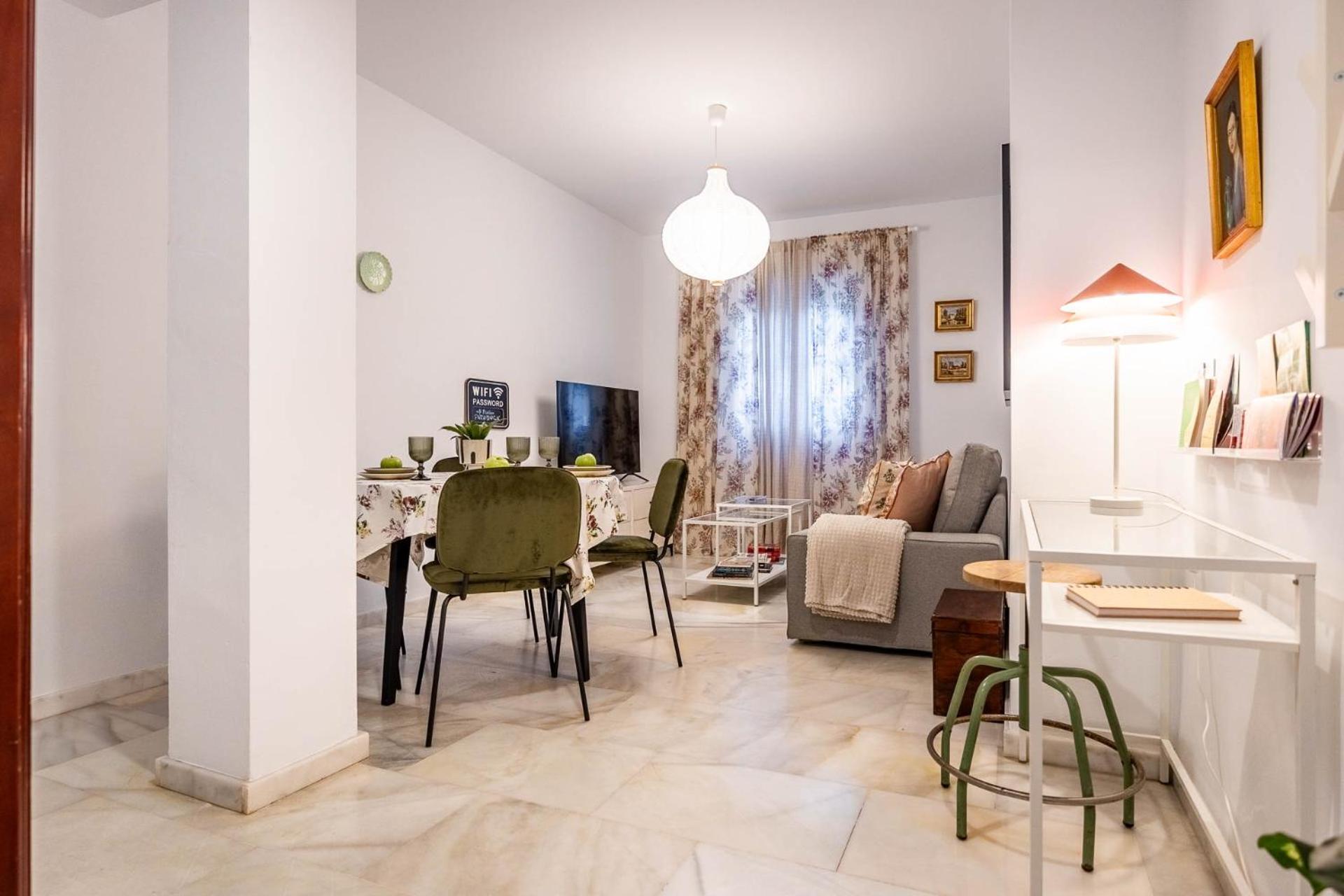 Piso Con Patio Privado Y Parking Nervion Sevilla Bagian luar foto