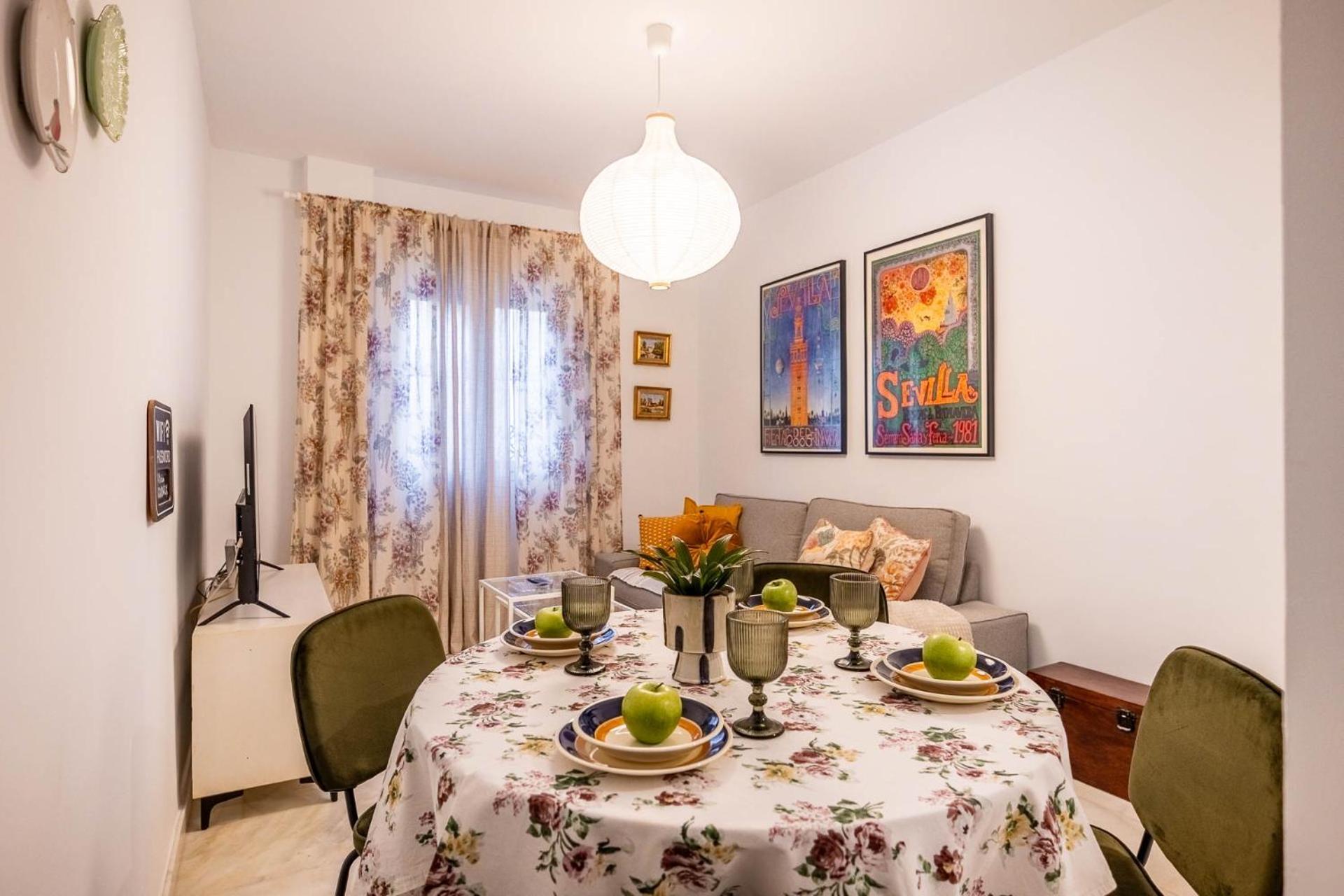 Piso Con Patio Privado Y Parking Nervion Sevilla Bagian luar foto