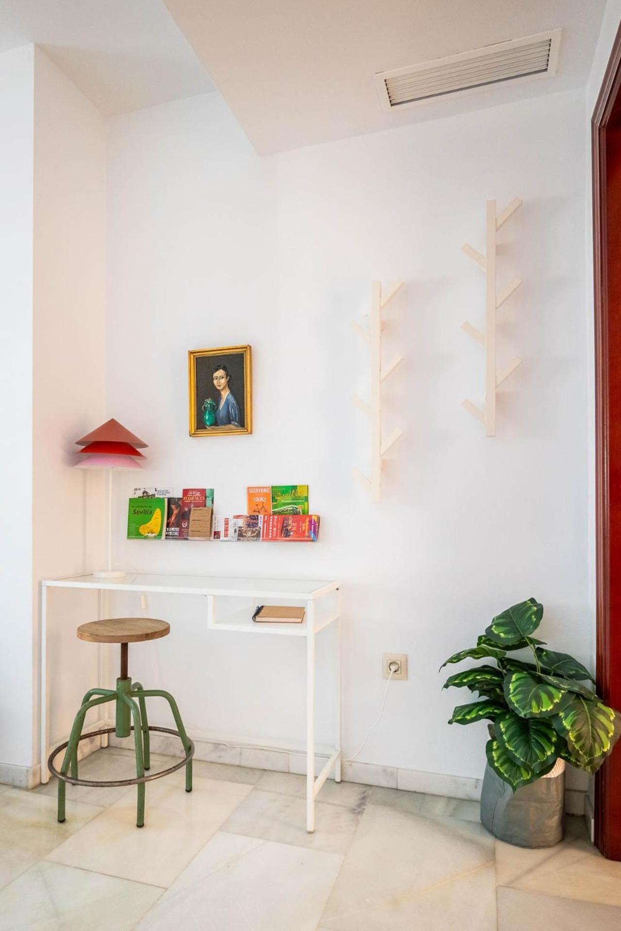 Piso Con Patio Privado Y Parking Nervion Sevilla Bagian luar foto