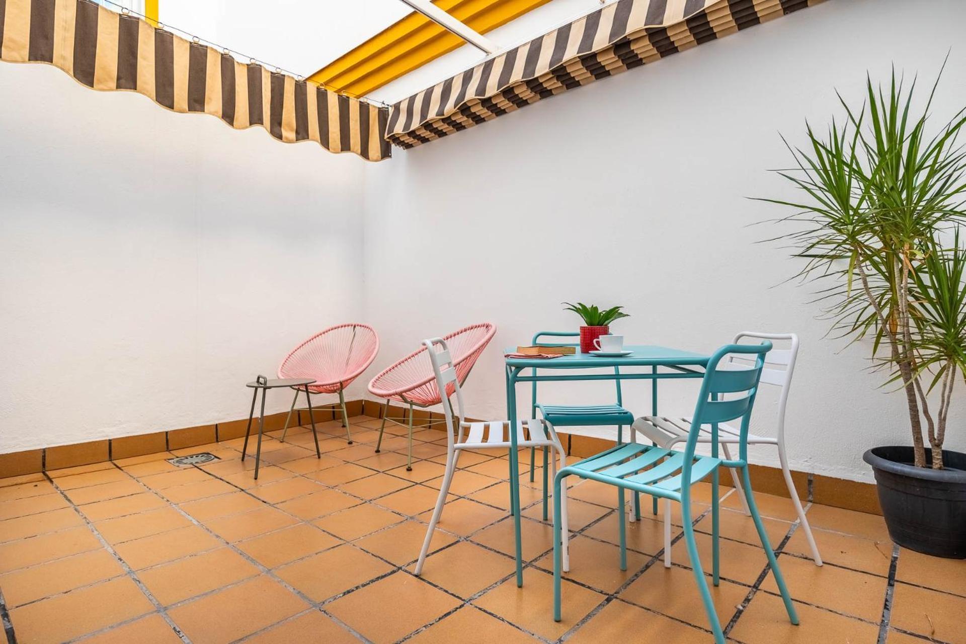 Piso Con Patio Privado Y Parking Nervion Sevilla Bagian luar foto