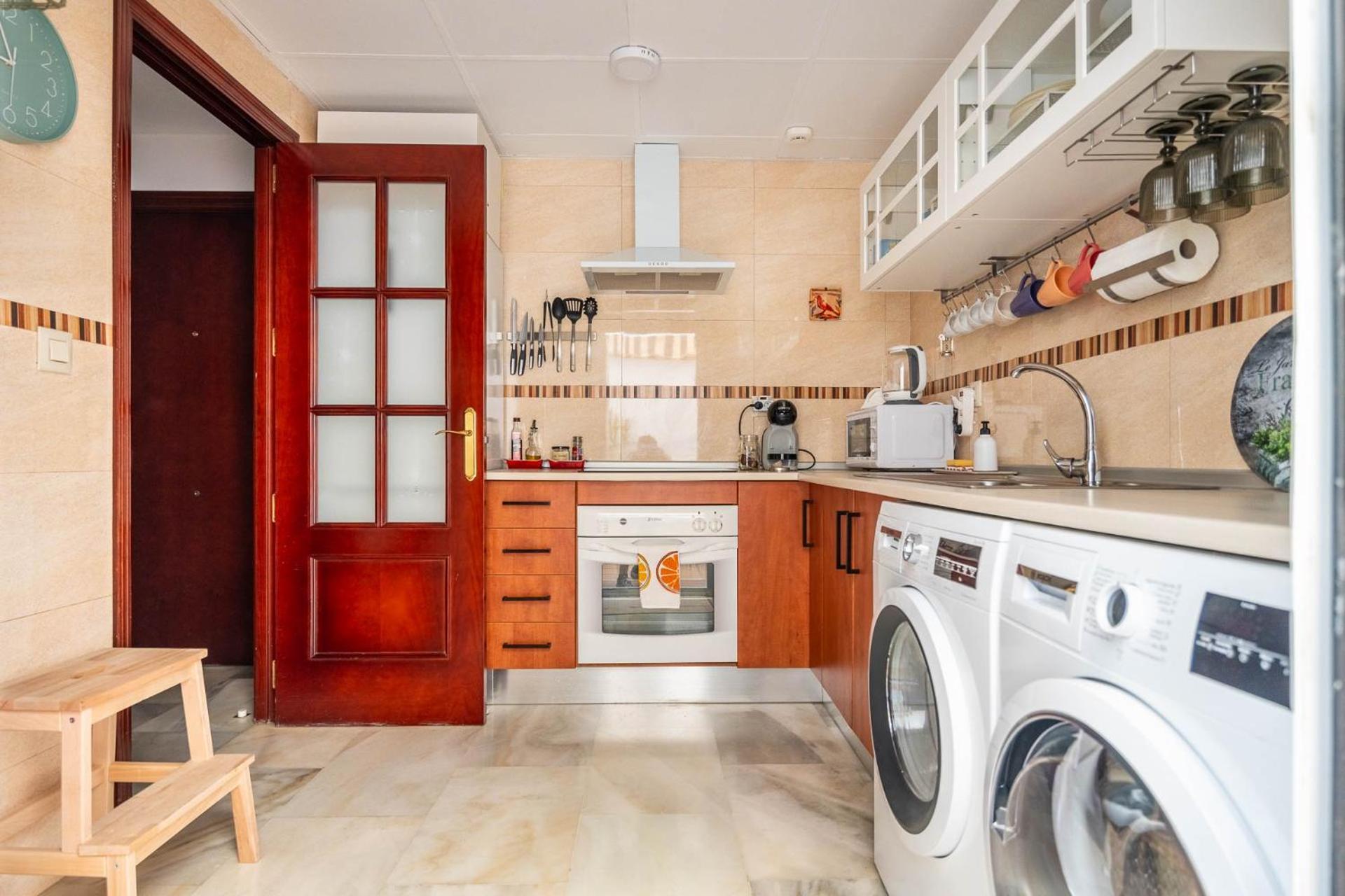 Piso Con Patio Privado Y Parking Nervion Sevilla Bagian luar foto